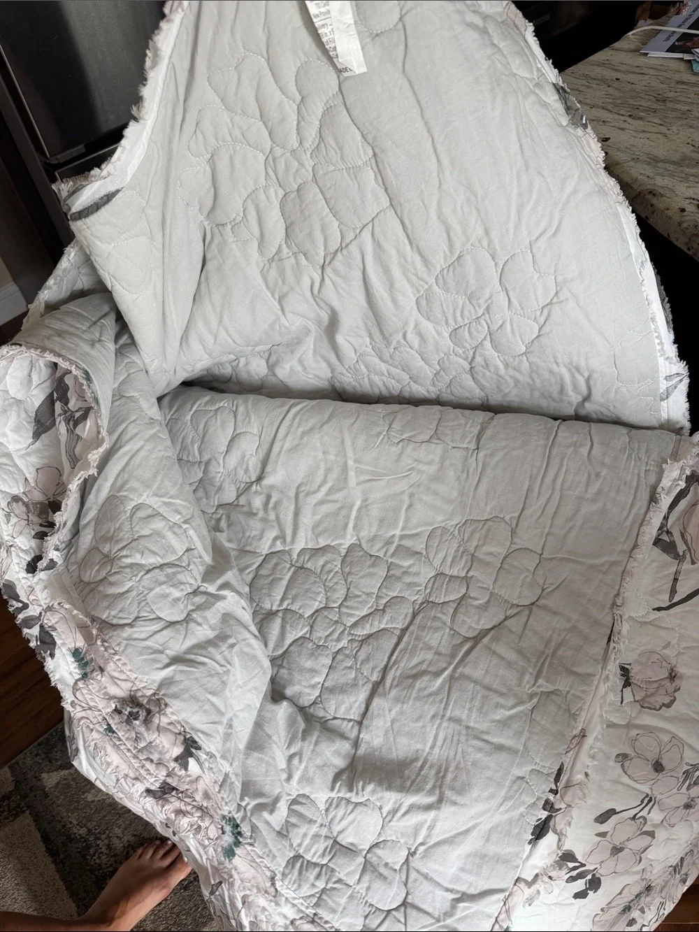 Lauren Conrad Twin XL Quilt. Cotton 100%.